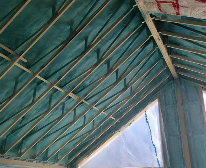 Réduisez la consommation énergétique de votre maison en nous confiant l’isolation du grenier et du sous-sol